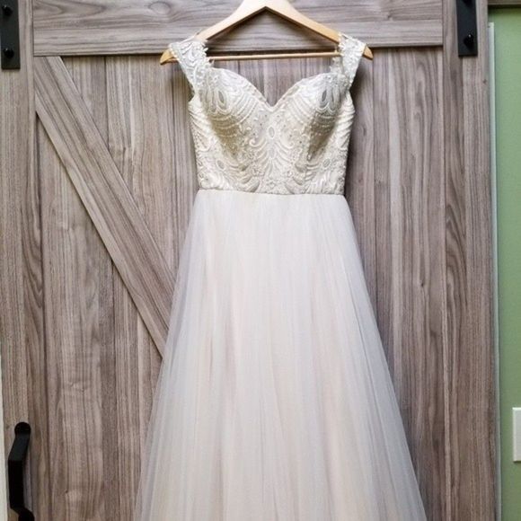 BHLDN Carrafina Full Tulle Ballgown White Wedding Dress Cathedral Veils - Picture 3 of 16